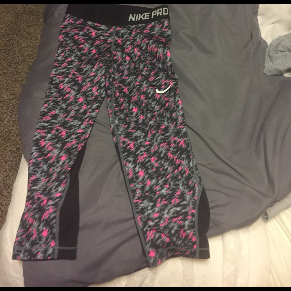 Nike Pro capris