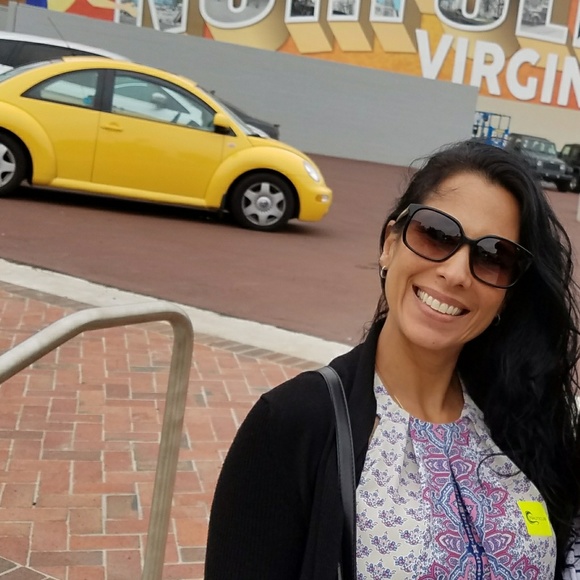 Meet your Posher, Juliana - Picture 1 of 1