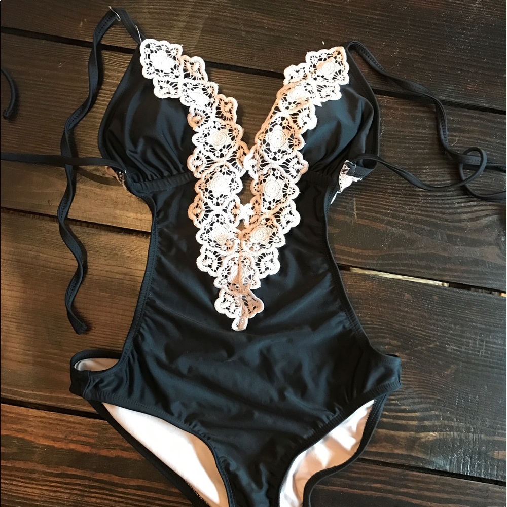Xhilaration lace monokini