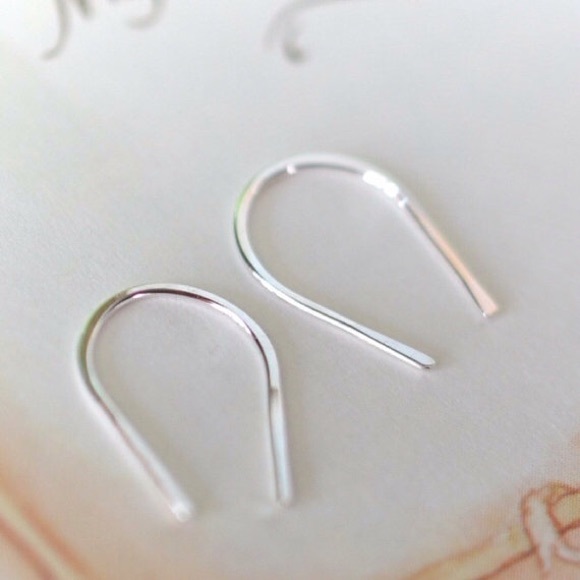 Moodtherapy Jewelry - Horseshoe open threader hoop earrings