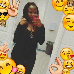 Meet your Posher, Kayla