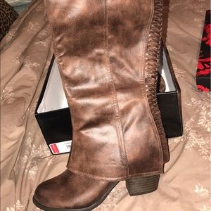Brown fergalicious Lundry boot wide calf