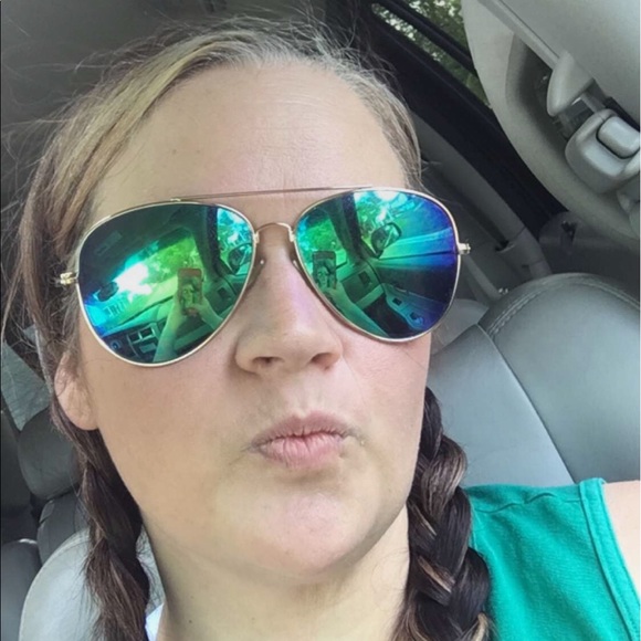 Meet your Posher, Nikki - Picture 2 of 2