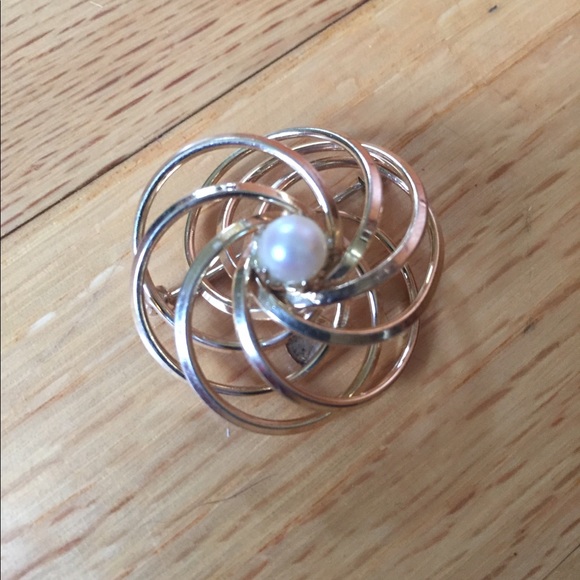 VINTAGE PEARL BROOCH - Picture 1 of 2