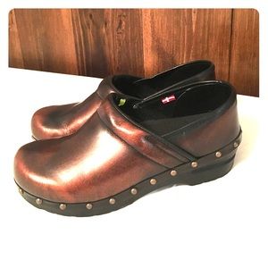 Sanita clogs