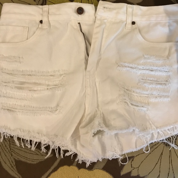 Forever 21 white denim shorts - Picture 2 of 5