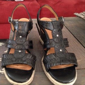 Nature brand black leather wedges with twine trim