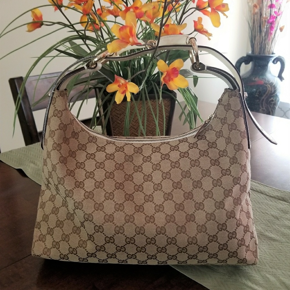 Med Gucci Signature Hobo