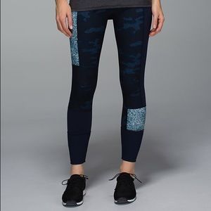 🍒 Lululemom 🍒 7/8 Capri Navy Patchwork Pattern