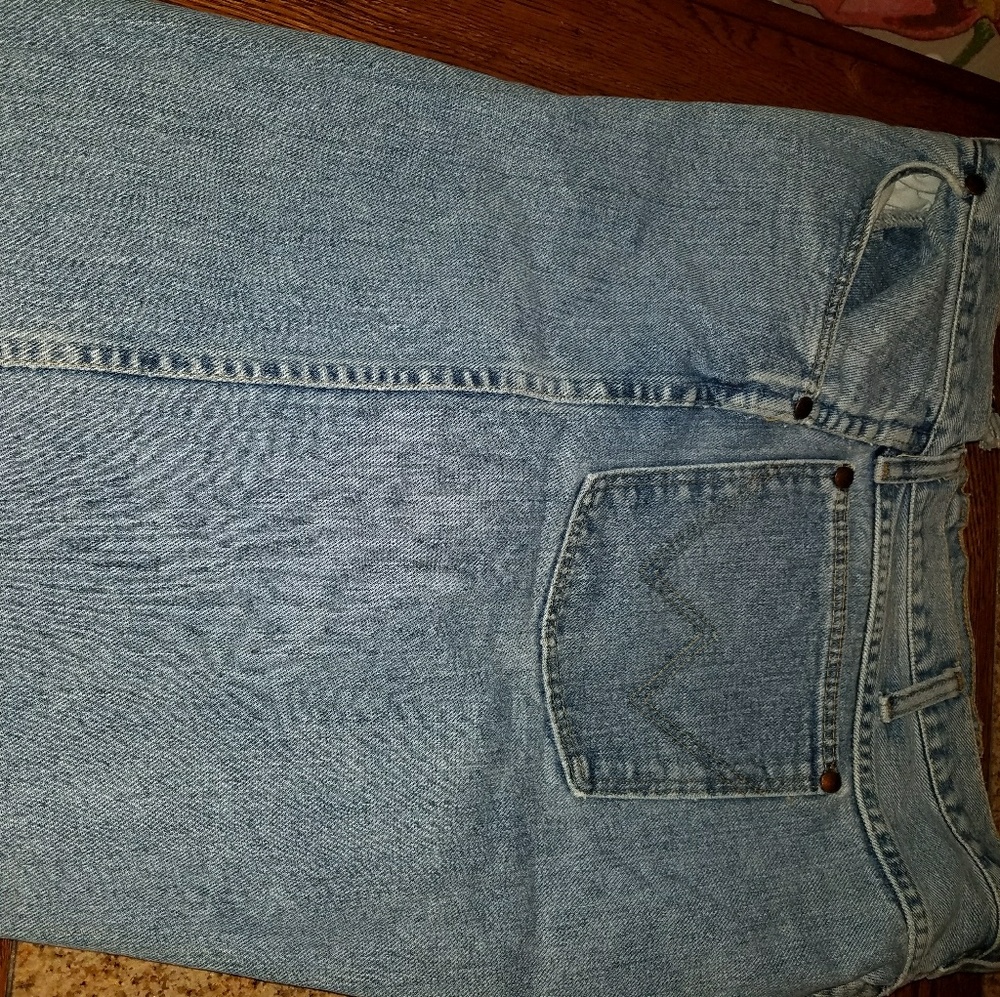 Men's Wrangler stone wash jeans  42 x 34