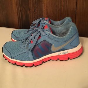 Nike dual fusion ST2 tennis shoes