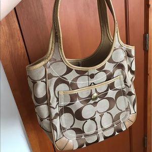Signature Coach tote - tan