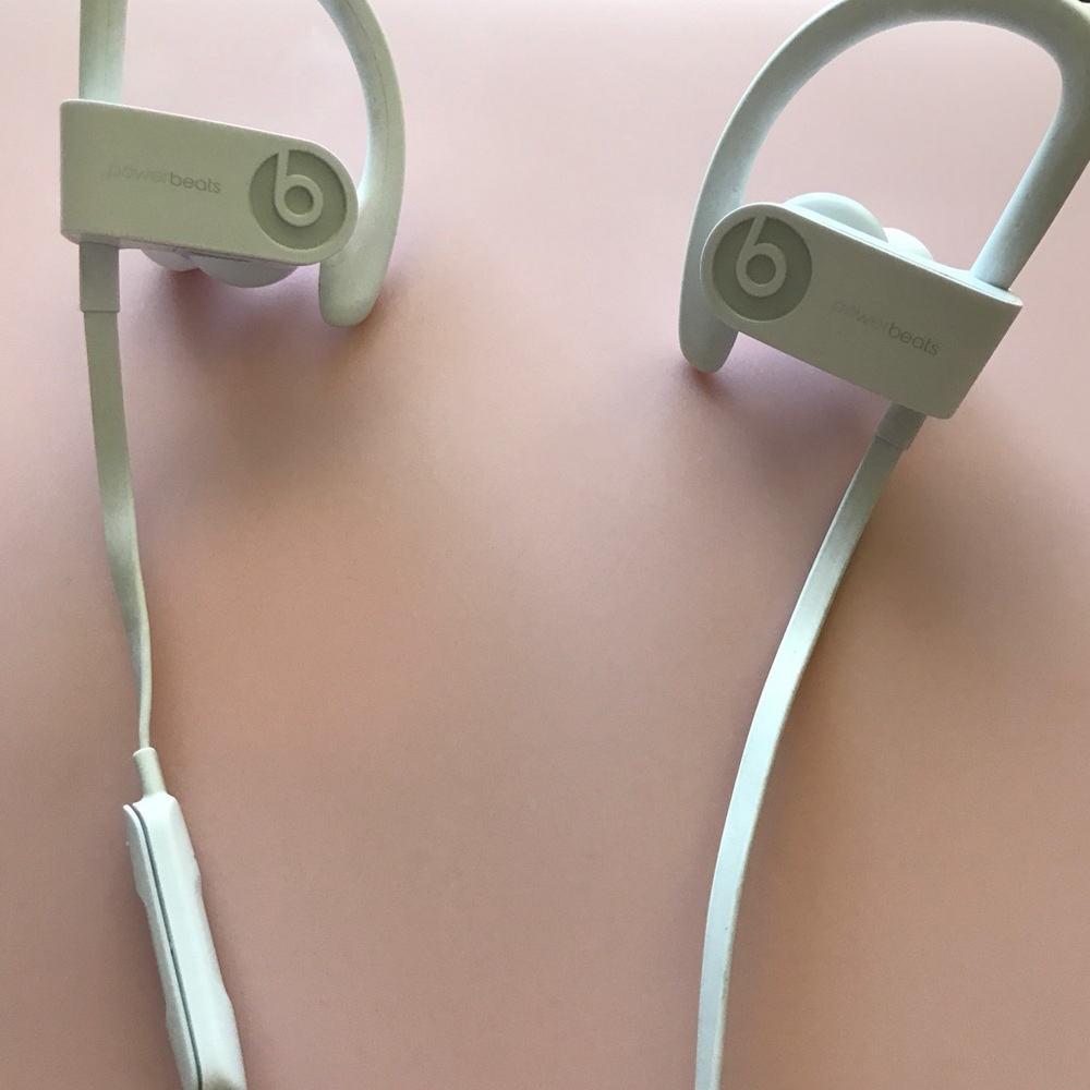 *24 HR SALE* 💥 Powerbeats3 wireless headphones 💥