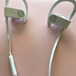 *24 HR SALE* 💥 Powerbeats3 wireless headphones 💥