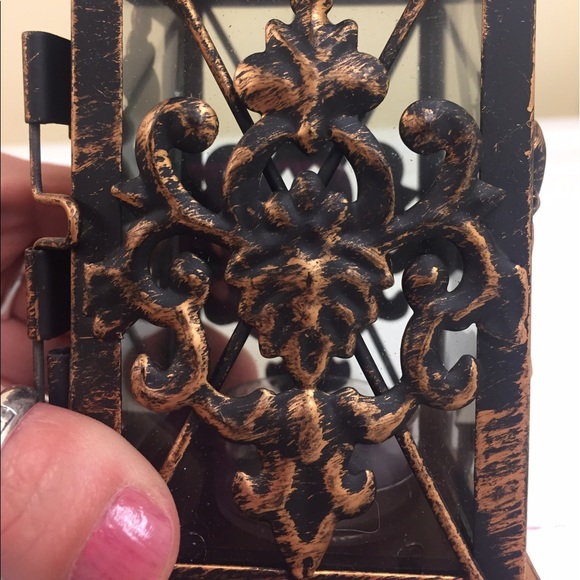 Antique style lantern pair comes together 🕯🕯🛍💋 - Picture 3 of 5