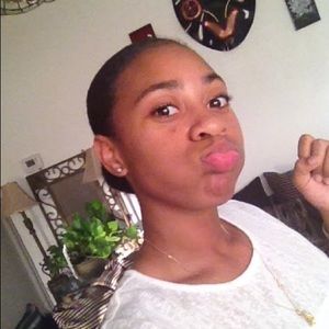 Meet your Posher, Theodisha