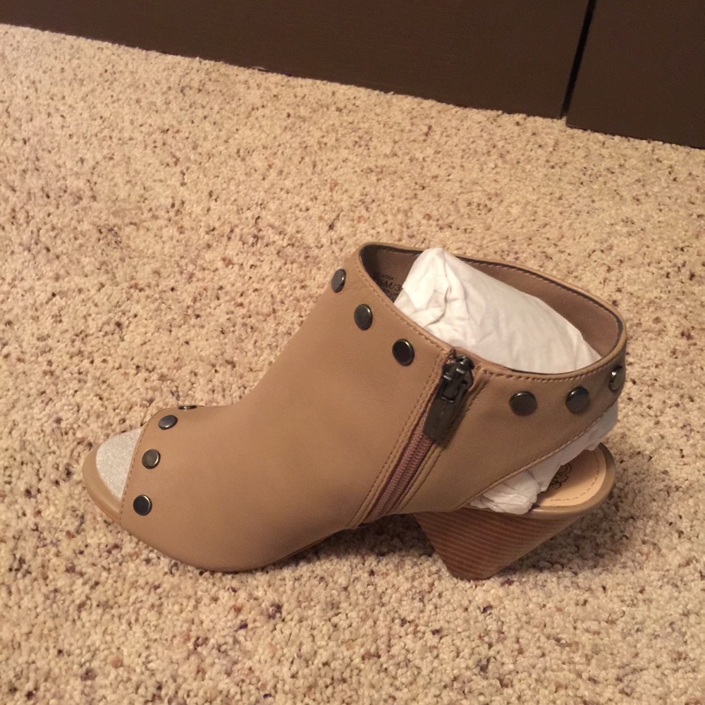 Vince Camuto Shooties