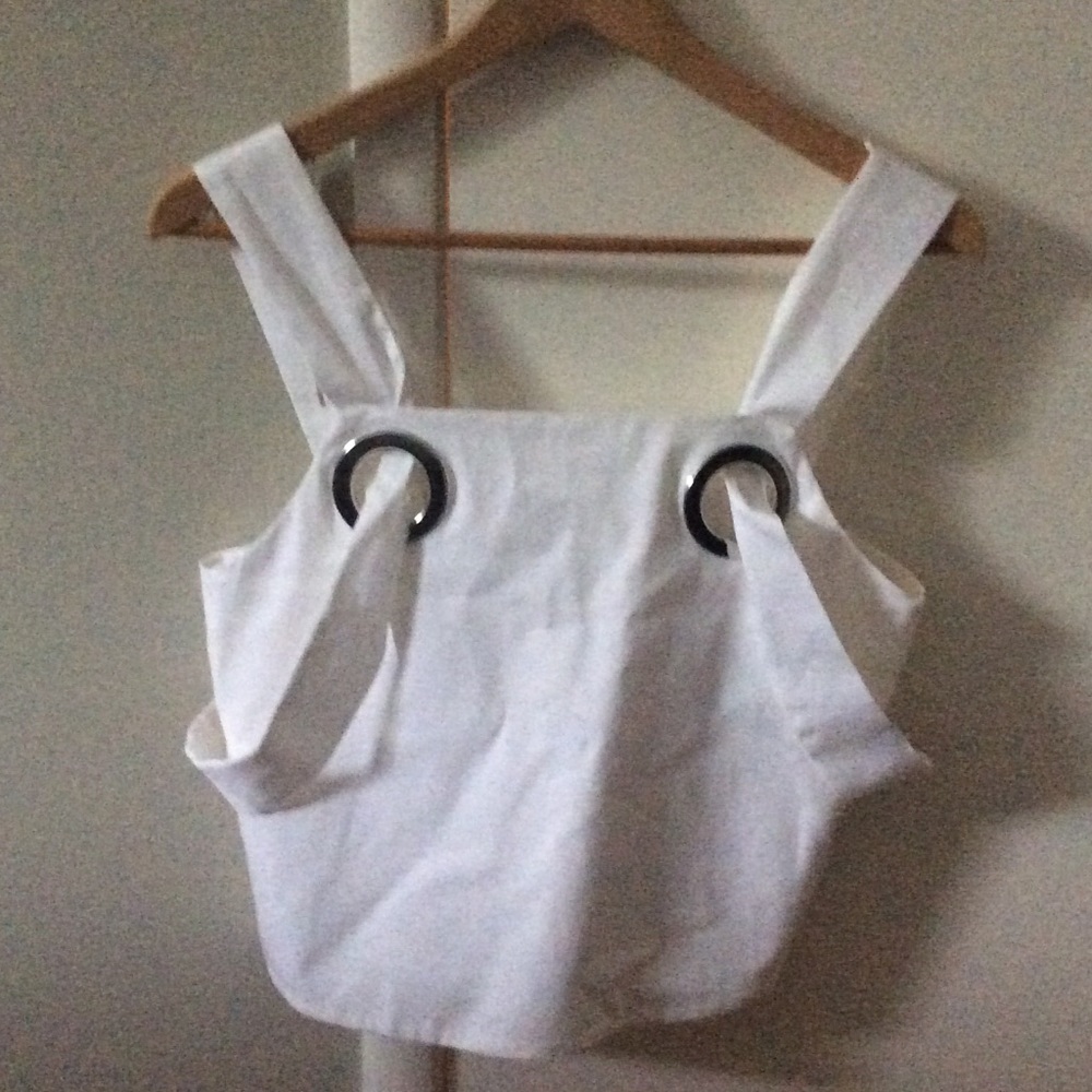 Short top with side openings