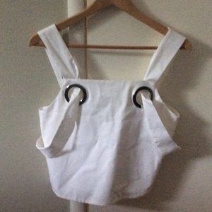 Short top with side openings