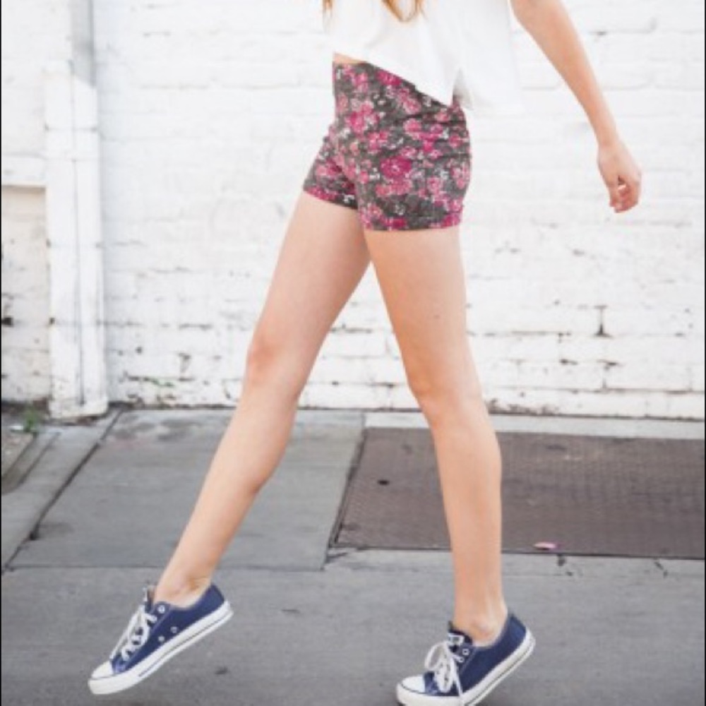 🌸Floral🌸Brandy Melville Stretchy Shorts