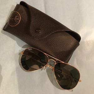 Authentic RB3025. 55m black/gold aviators.
