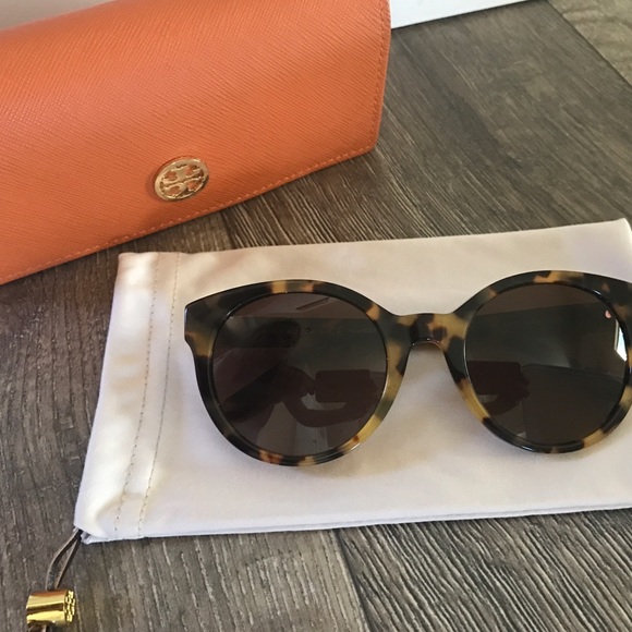 Tory Burch Accessories - Tory Burch Polarized TY7079 Sunglasses