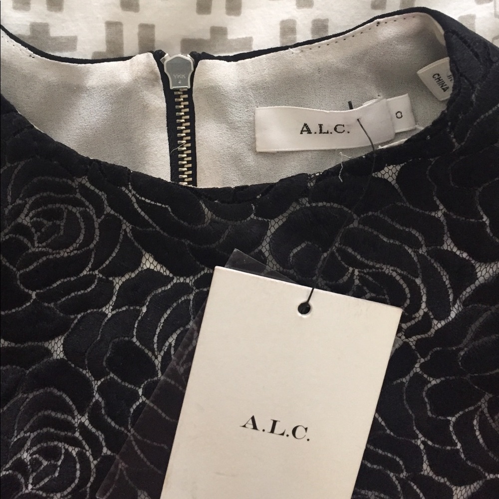 PM EDTR๐HPx2๐A.L.C. Thompson Floral Lace CropTop - Picture 5 of 7