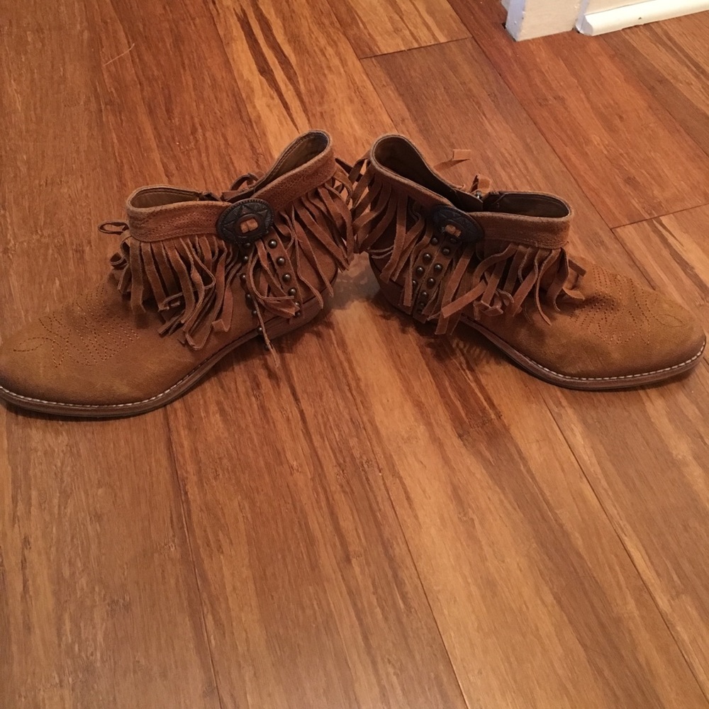 Super cute cowboy booties!