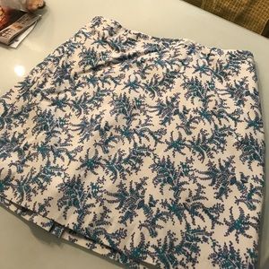 Ann Taylor Blue and White short skirt Sz12