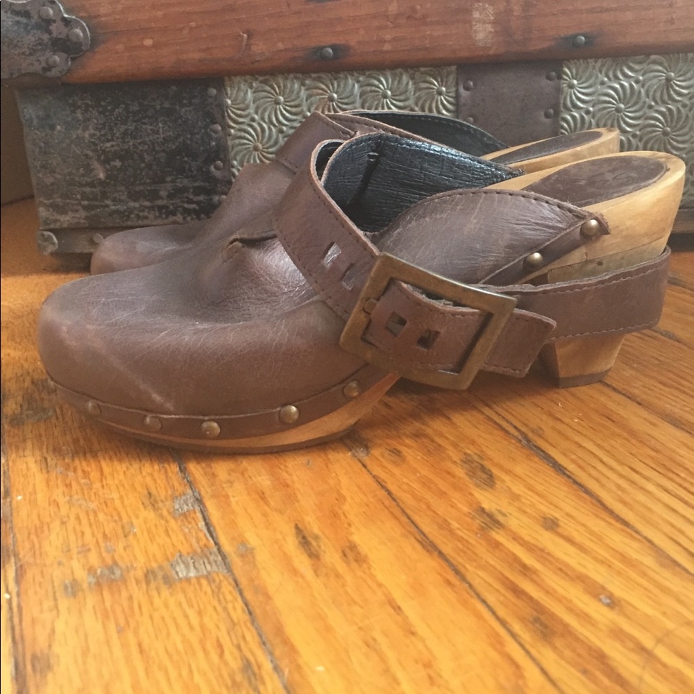 Brown leather and wood Sanita mule clogs size 7