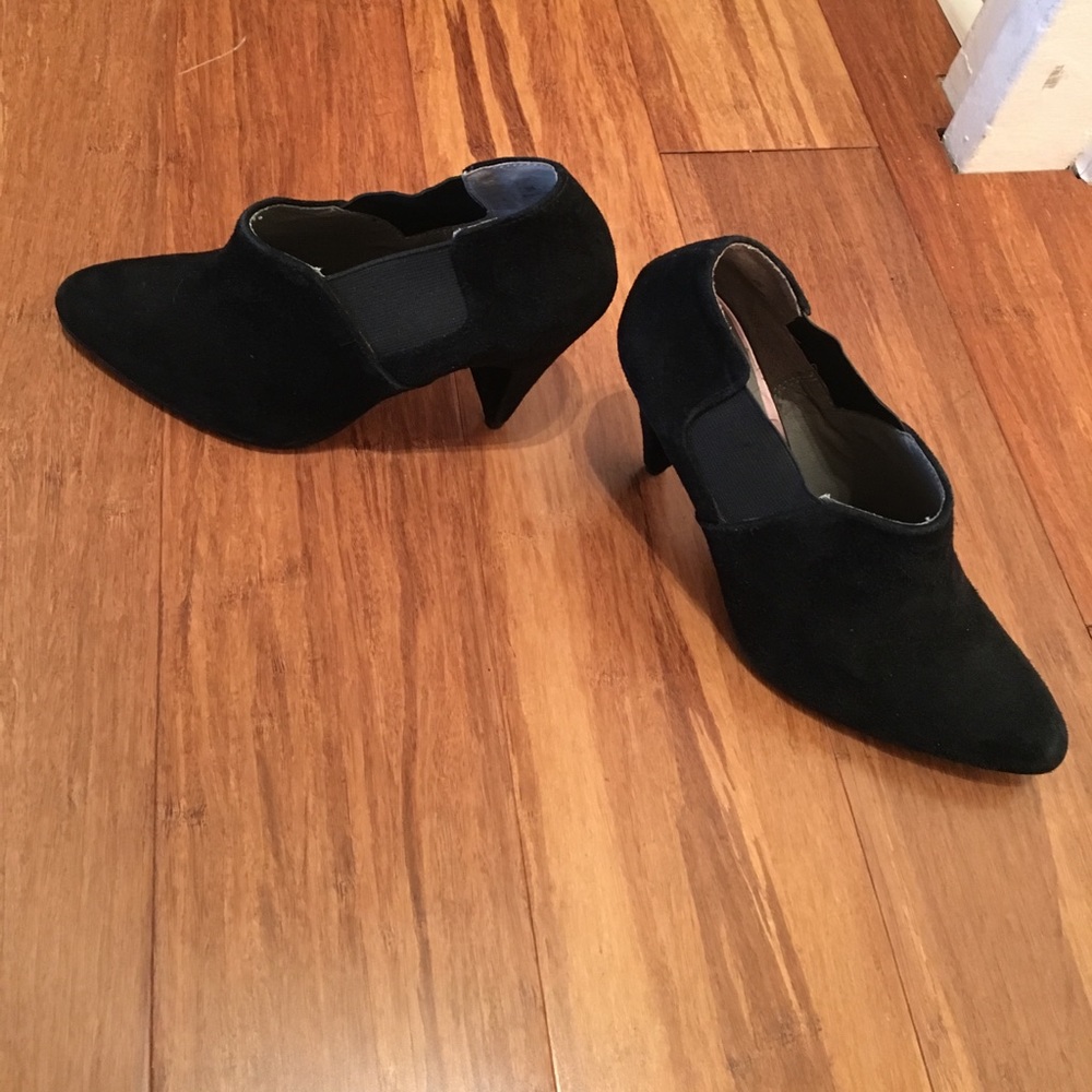 Super cute black bootie