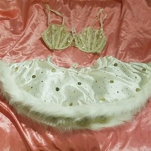 NWT Victoria Secret Lingerie Set (34C small)