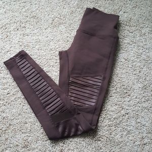 NWT highwaisted Alo Moto legging Mink size M