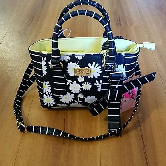 Betsey Johnson Handbags - 🛑FINAL SALE🛑BETSEY JOHNSON BELLA FLORAL DESIGN!