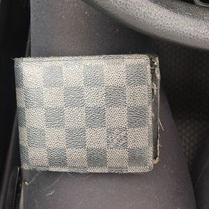 AUTHENTIC men's damier Louis Vuitton wallet AUTHENTIC men's damier Louis Vuitton wallet