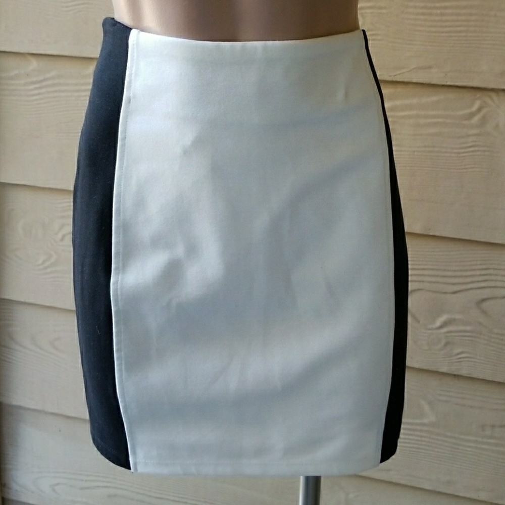 Sugarlips Black/white Mini Skirt NWT.Size M.
