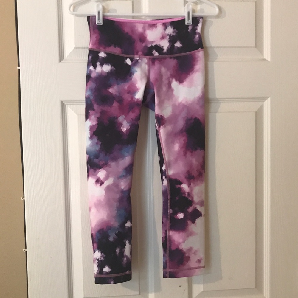 Lululemon Wunder Under Crop, NEVER Worn Size 4