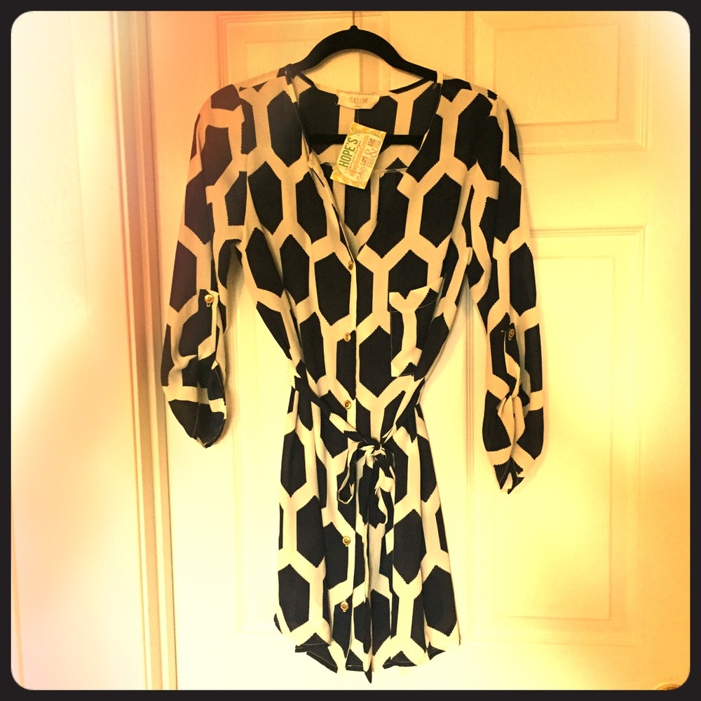 NWT Peach Love Tunic Navy and White Med