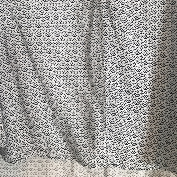 Patterned flowy blouse - Picture 2 of 2