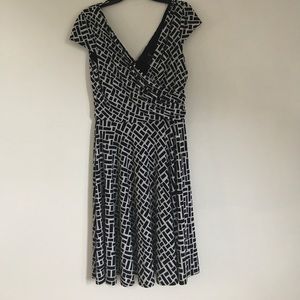 Super Flattering White House Black Market Dress