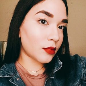 Meet your Posher, Yanira