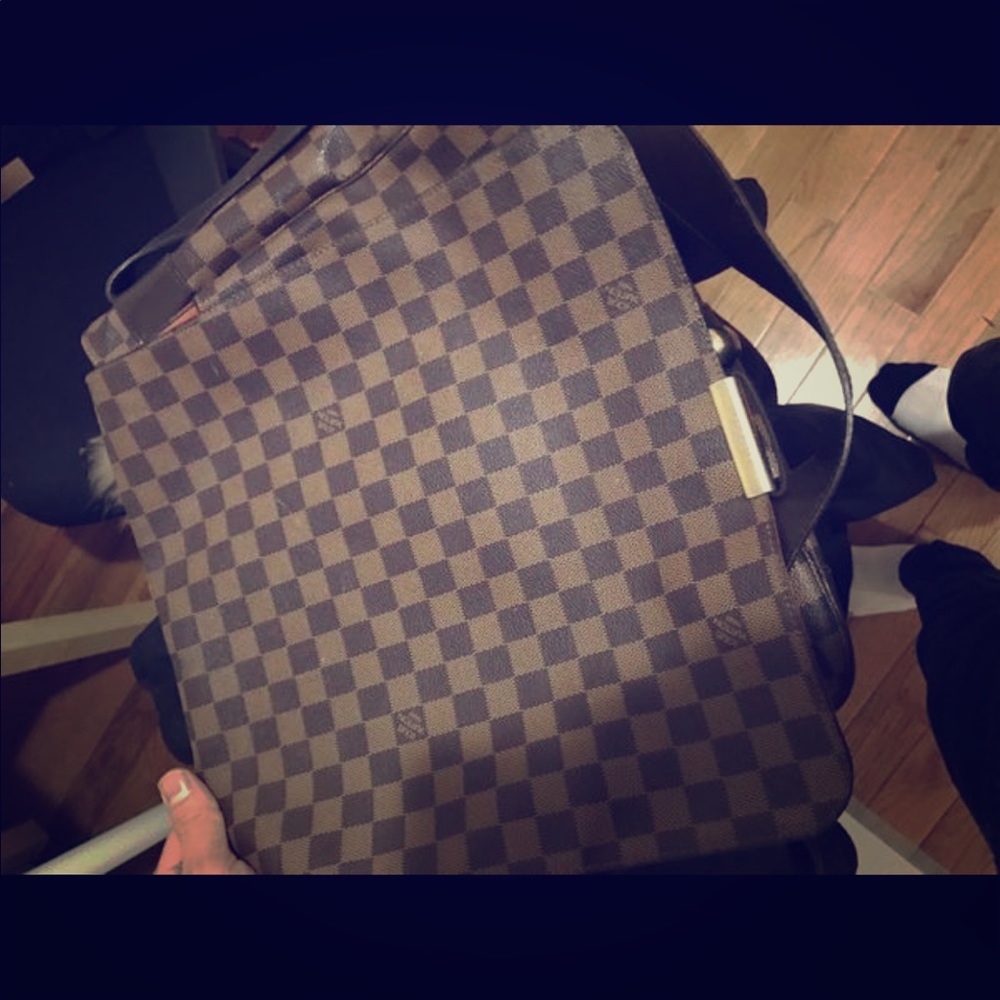 selling unisex LV messangers bag