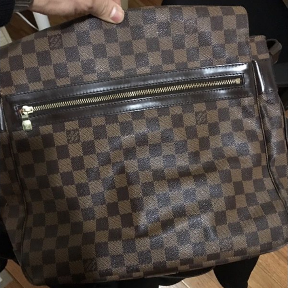 selling unisex LV messangers bag - Picture 2 of 2