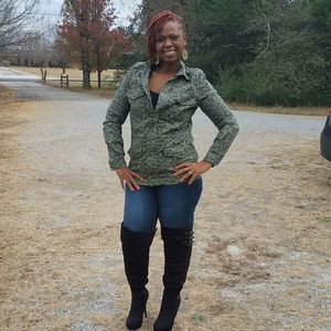 Meet your Posher, Devin