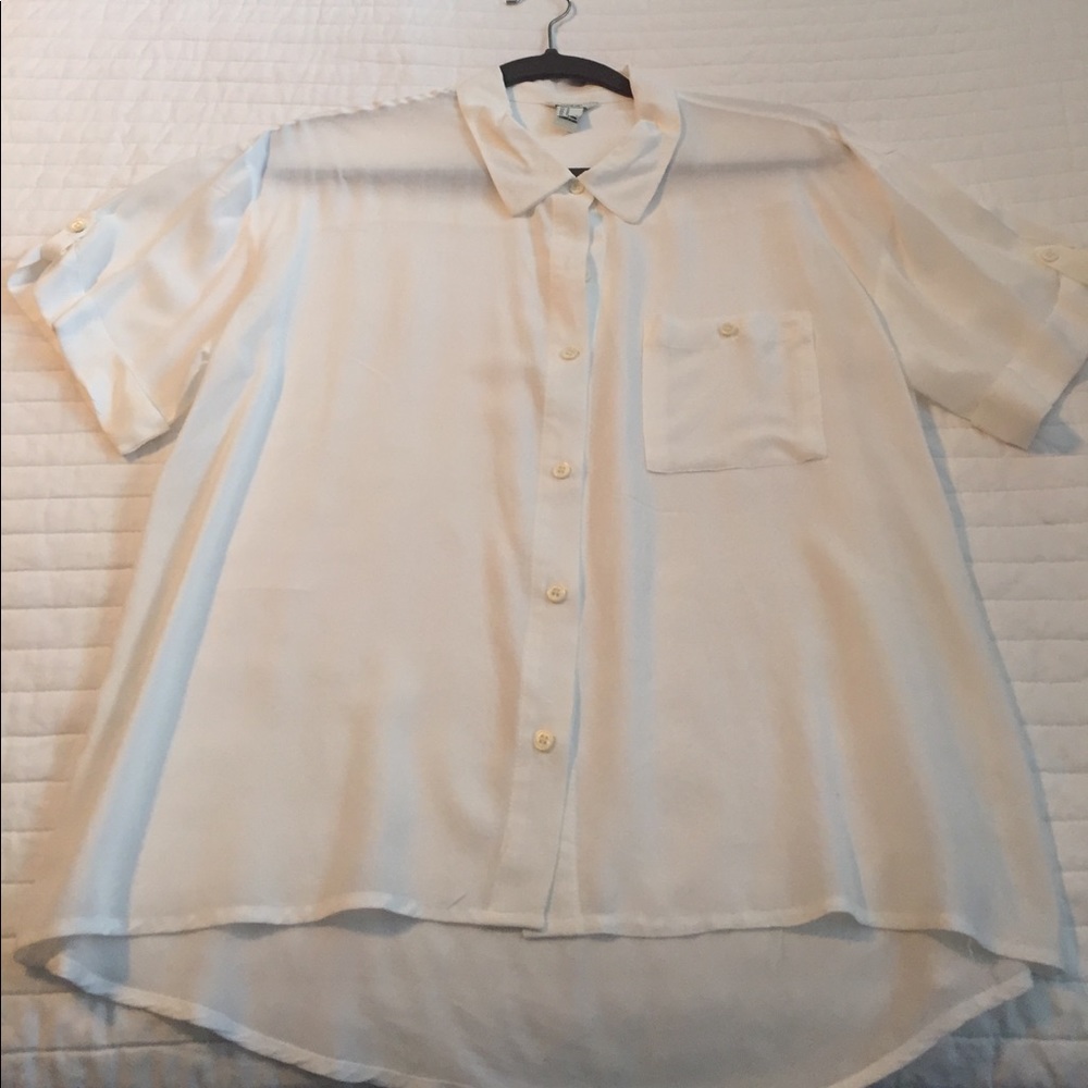 Short sleeve button down with pocket detail.
