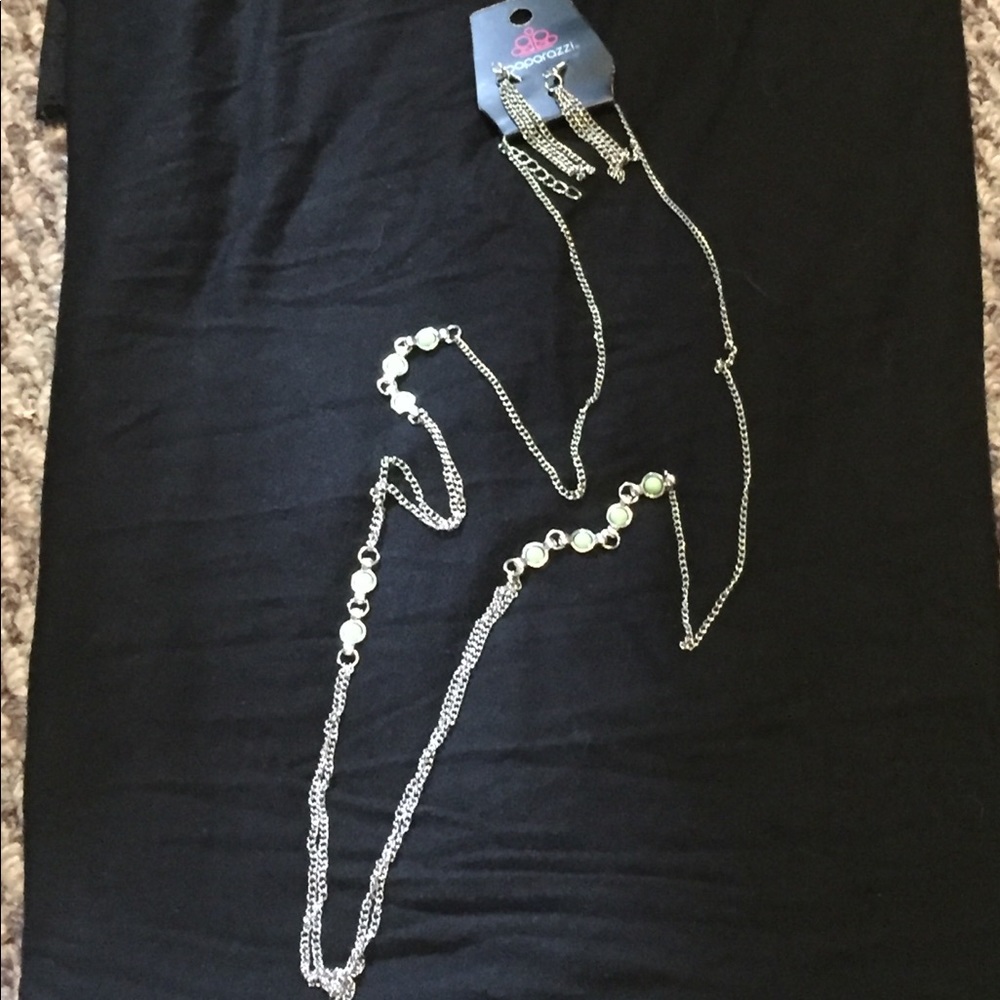 SOLD Paparazzi necklace and earrings set!