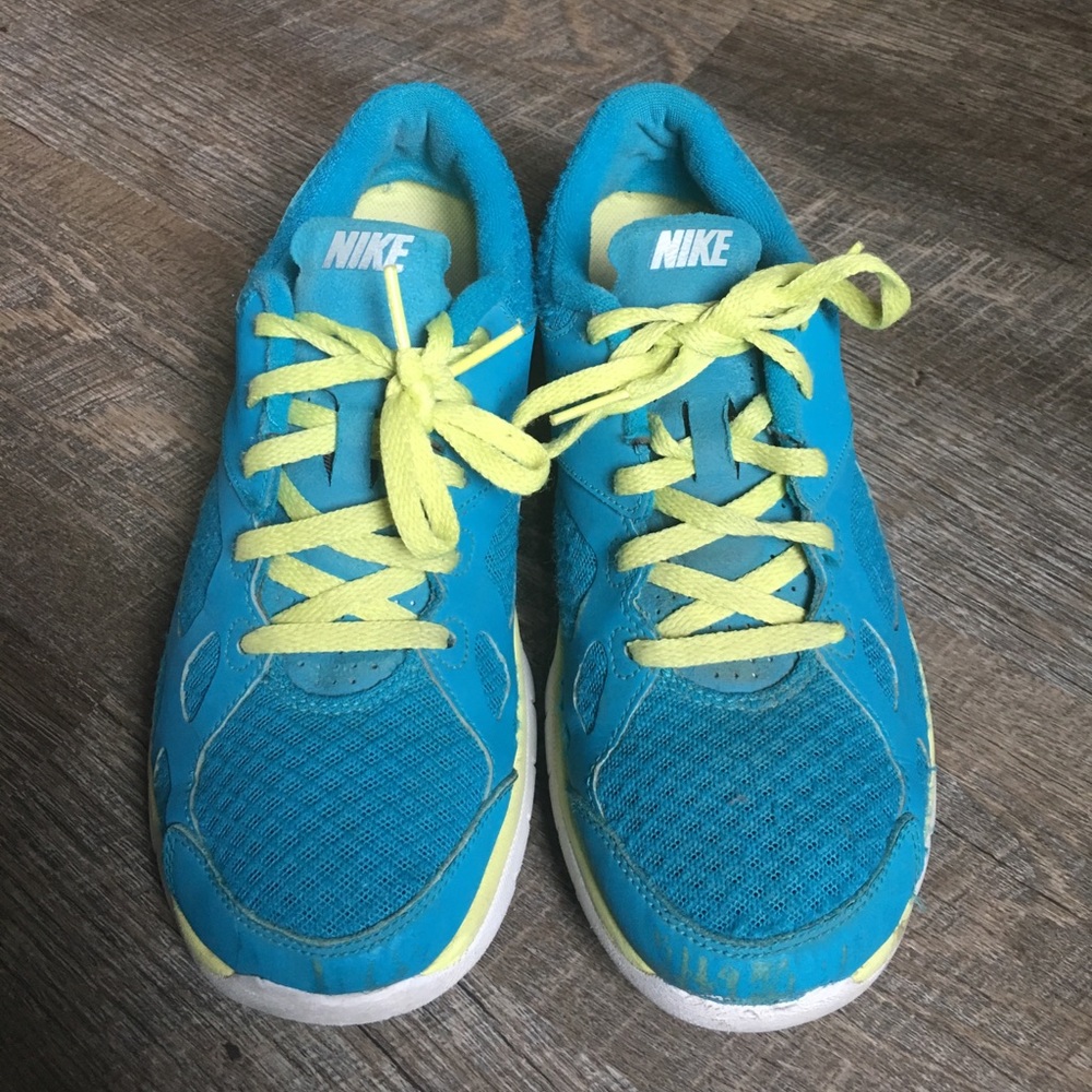Nike tennis shoes Sz 7 great condition