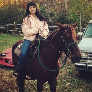 Meet your Posher, Kendra