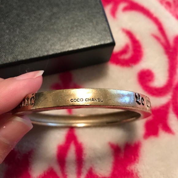 ✨SOLD✨ CHANEL Gold Bangle Bracelet French Quote - Picture 6 of 8