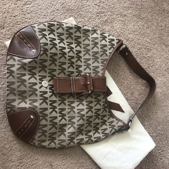 Michael Kors Monogram Hobo - Picture 2 of 8